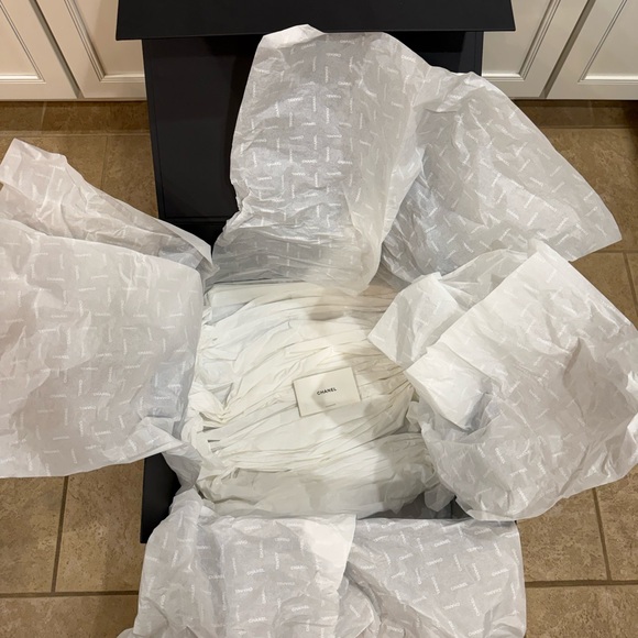 Chanel Magnetic Storage Box Lux Fold Authentication Cards Storage Clean - Picture 14 of 14